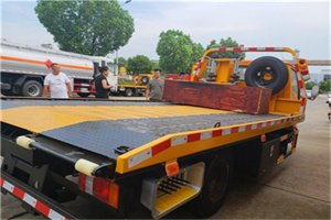 东兰附近拖车电话号码服务